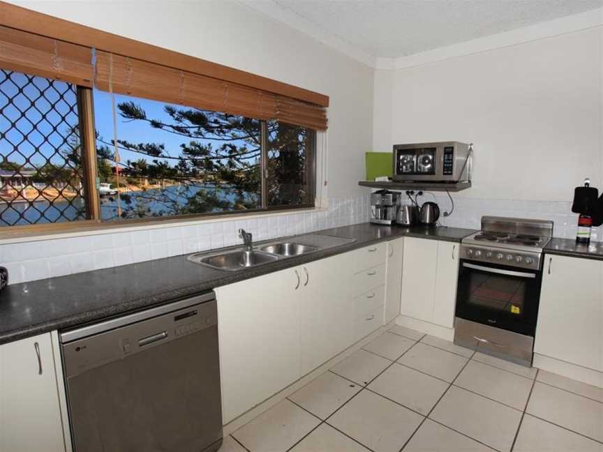 Anjuna 2 - Two Bedroom Budget Stay on Canal, Mooloolaba, QLD