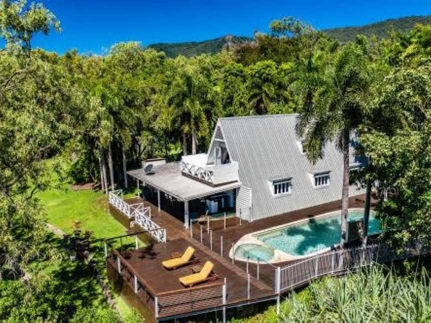 Cottonwood - Private Beachfront, Oak Beach, QLD