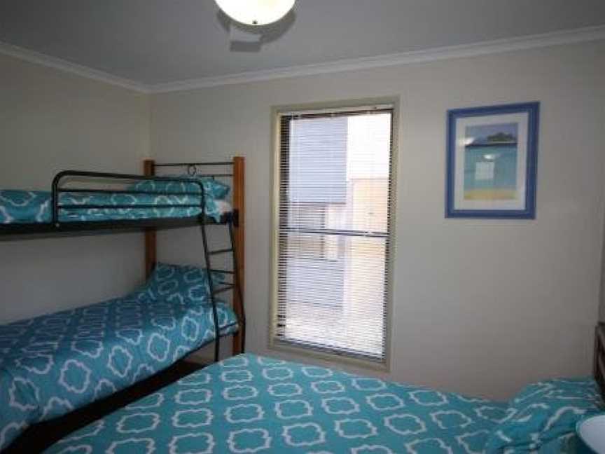 1 Naiad Court - Lowset family home with swimming pool and covered deck. Pet friendly, Rainbow Beach, QLD