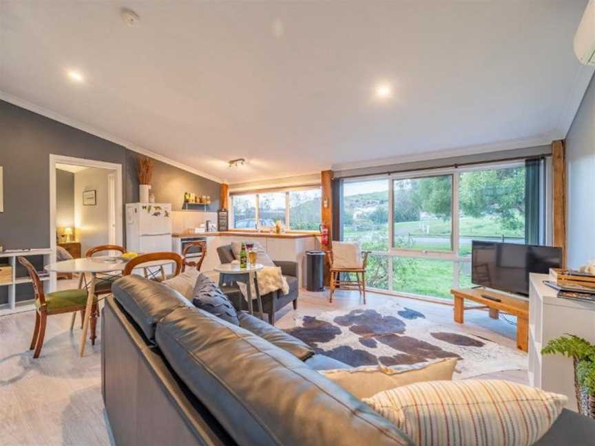 Platypus Waters B&B, Accommodation in Smithton