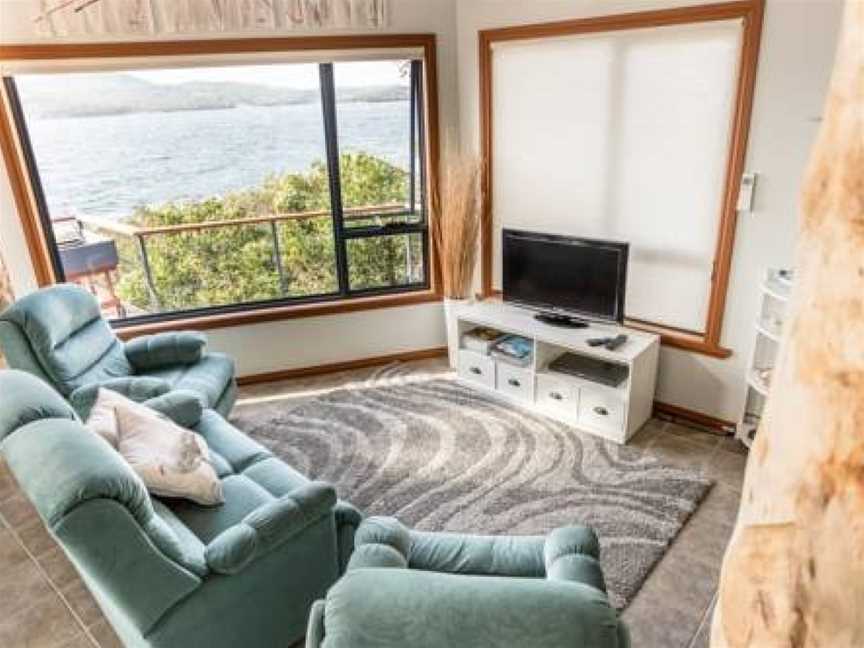 Larus Waterfront Cottage, White Beach, TAS