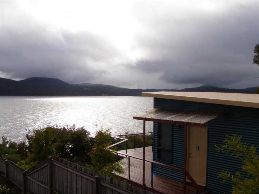 Larus Waterfront Cottage, White Beach, TAS