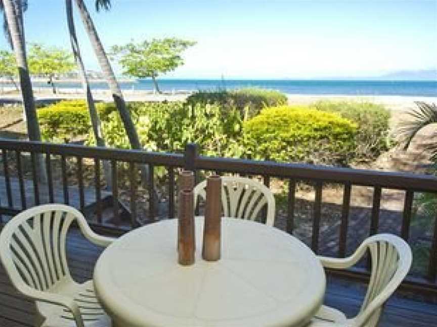 Salty House, Nelly Bay, QLD