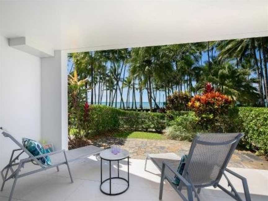 Belle Escapes - Absolute Beachfront 3 Bedroom Apartment Alamanda Resort "21", Palm Cove, QLD