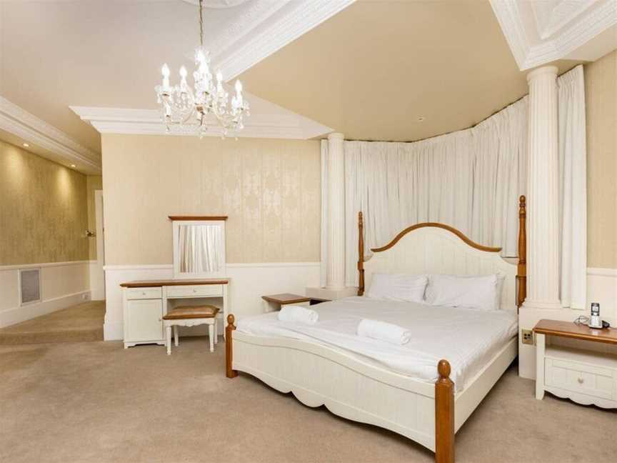 Classic 5 Beds Mt Dandenong Resort, Accommodation in Mount Dandenong