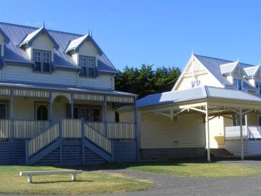 Sails - elegant, spacious beach villa, Port Fairy, VIC