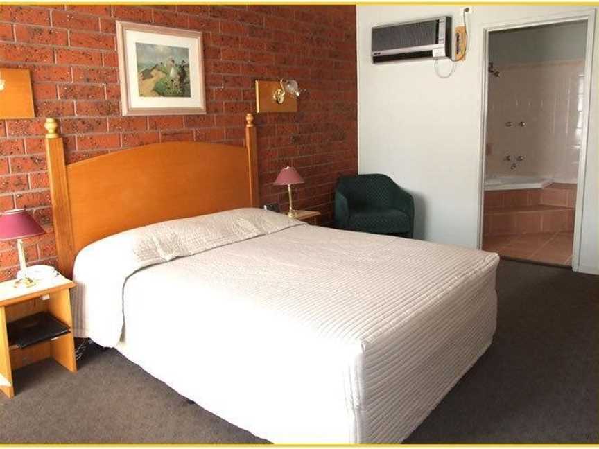 Abbotswood Motor Inn, Accommodation in Belmont