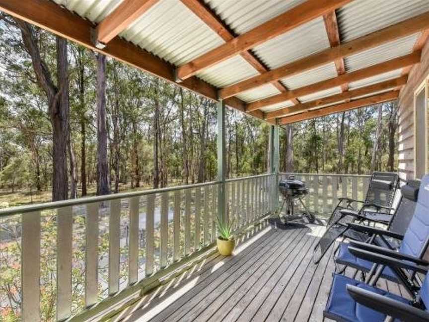 Kangaroo Cottage - cute Accom in bushland setting, Ellalong, NSW