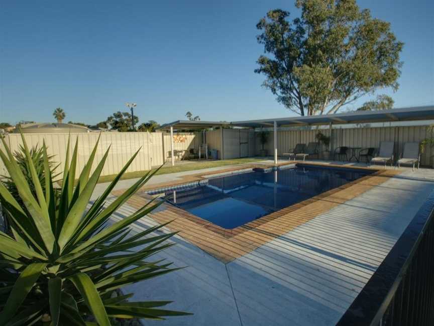 DBJ Holiday Units, Mulwala, NSW