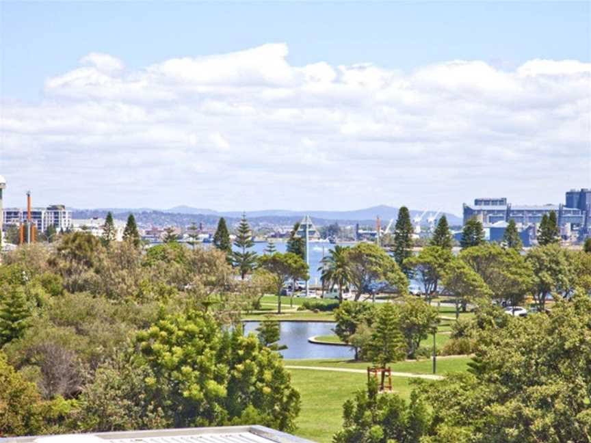 Newcastle Short Stay Accommodation - Flagstaff Apartment, Newcastle East, NSW