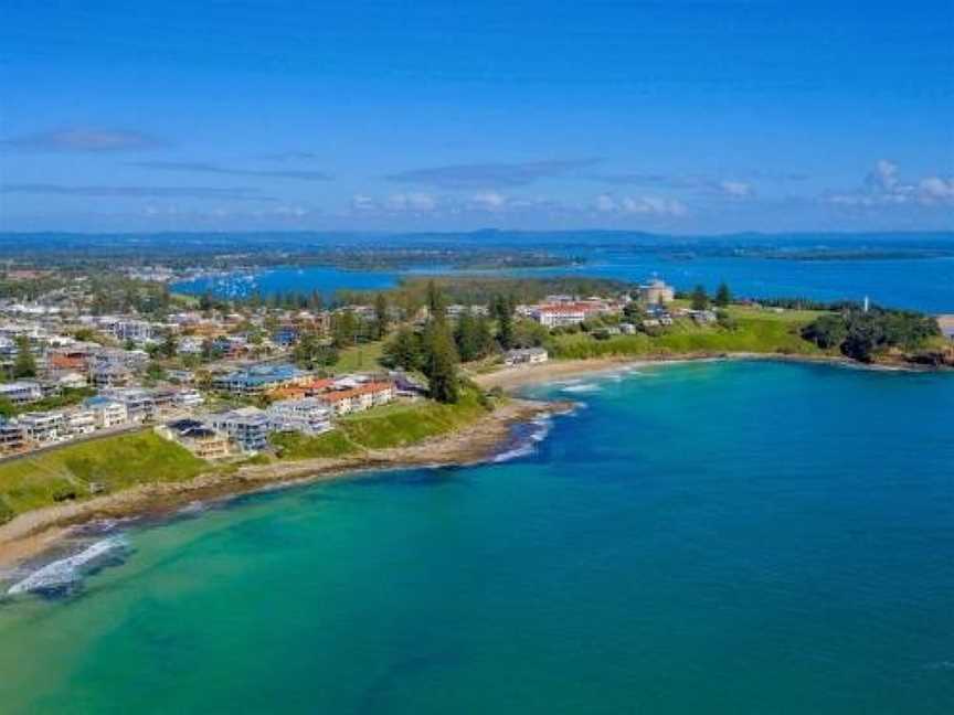 Avalon 3 - views to die for - across the road from convent beach, Yamba, NSW