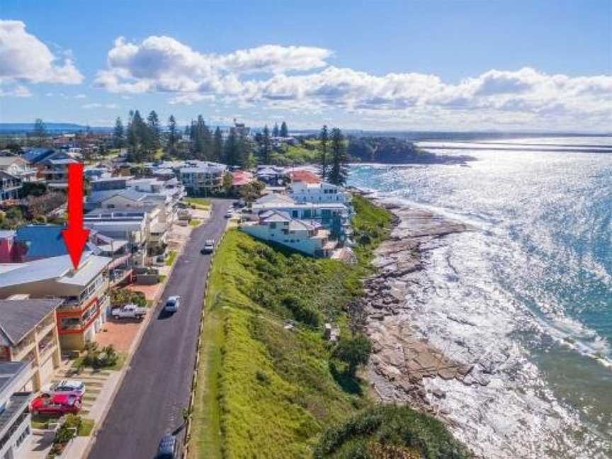 Avalon 1 - overlooking beautiful Convent Beach, Yamba, NSW