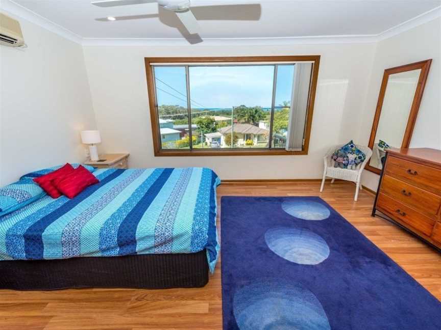 Pet Friendly Lentara St 8 - Fingal Bay, Fingal Bay, NSW