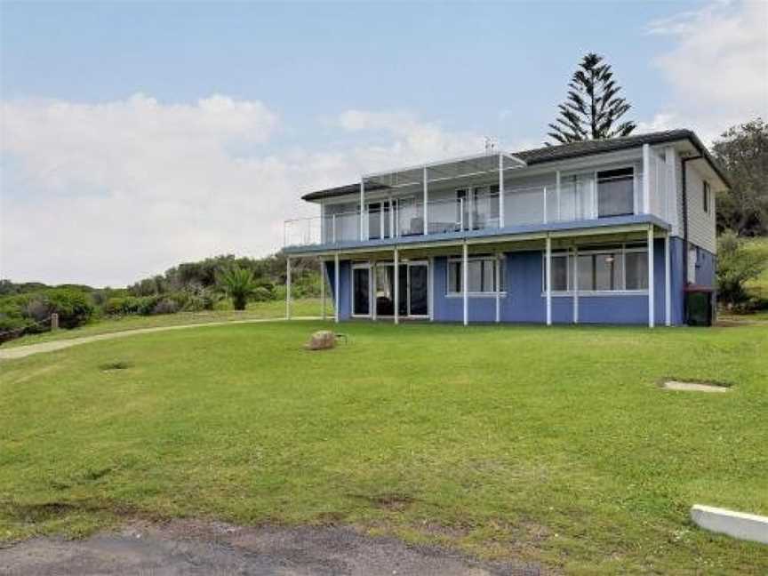 Pacific Street, 28, Ocean Retreat, Fishermans Bay, NSW