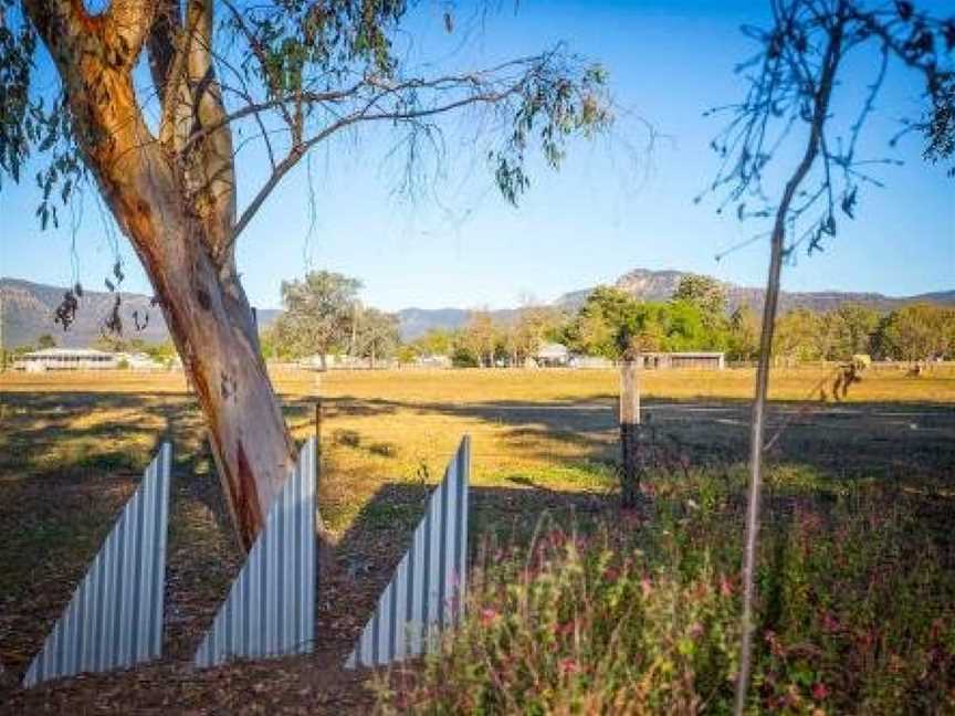 Red Tractor Retreat, Broke, NSW