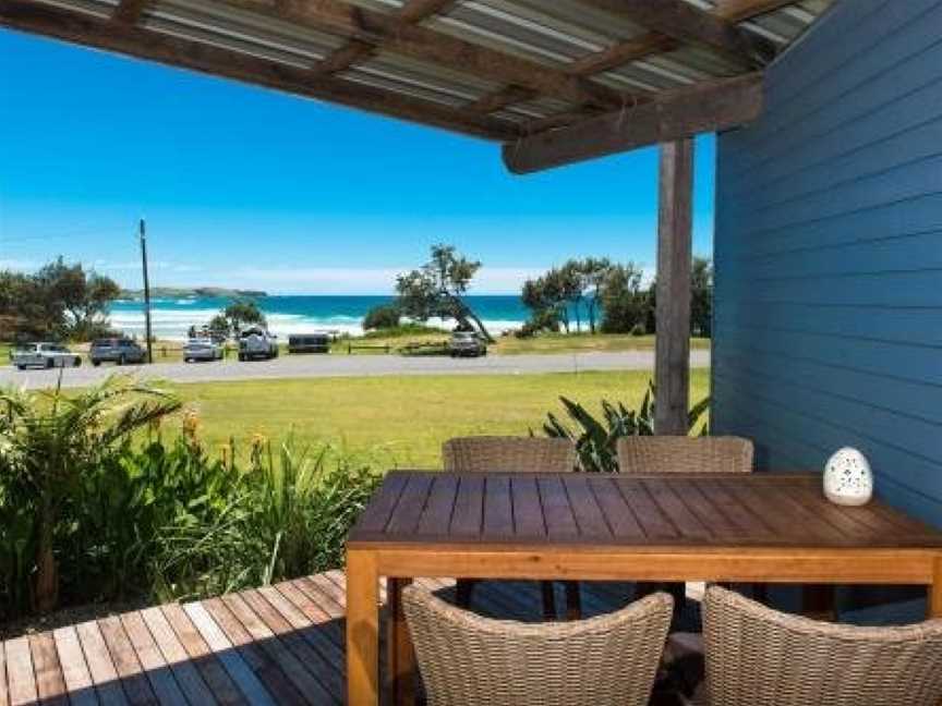 ArtHOUSE Beachfront Accommodation, Emerald Beach, NSW