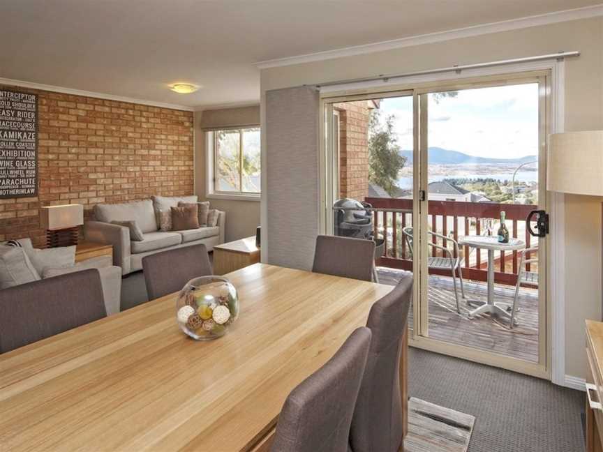 Beloka 9 - Overlooking Lake Jindabyne, Jindabyne, NSW