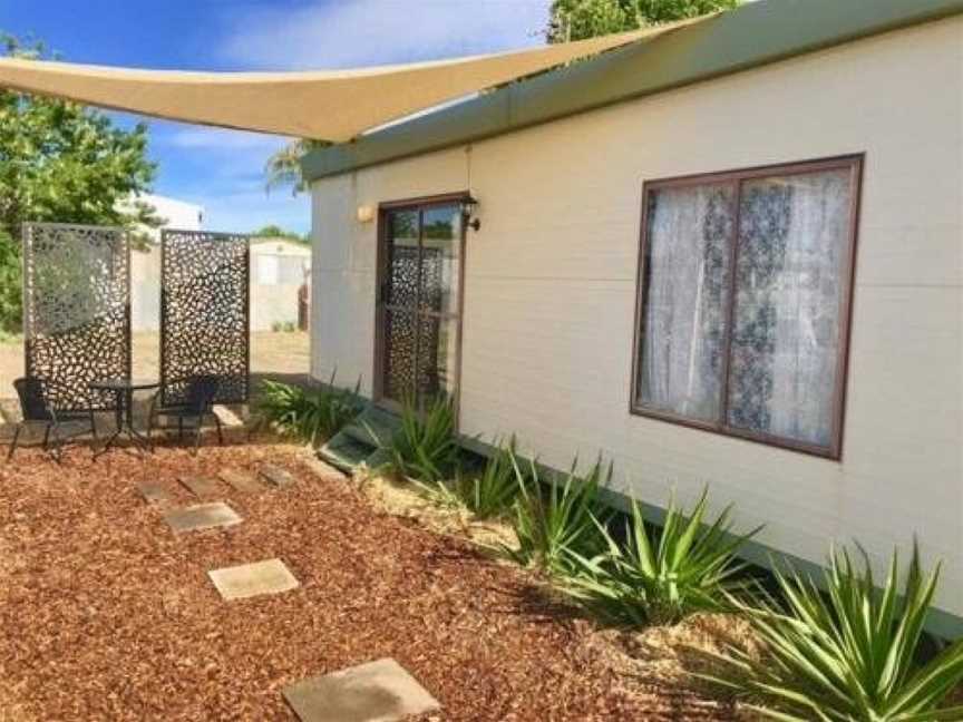 Cute Private Studio Flat with AIRCON!, Hay, NSW