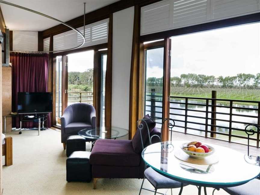 Bettenay's Lakeside Spa Apartment and Chalets, Cowaramup, WA