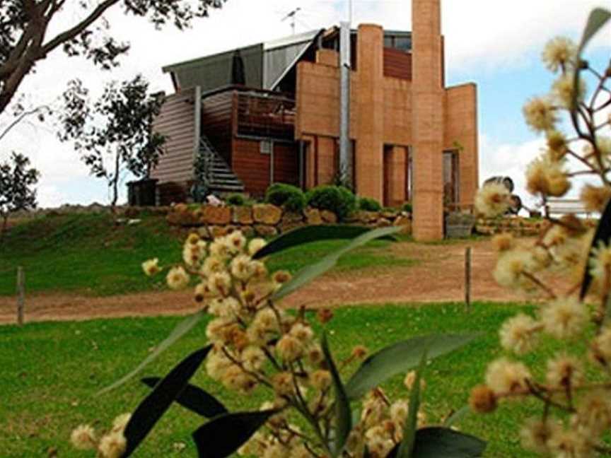 Bettenay's Lakeside Spa Apartment and Chalets, Cowaramup, WA