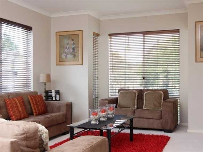 Tea Tree Manor - Perth Holiday Homes, Canning Vale, WA