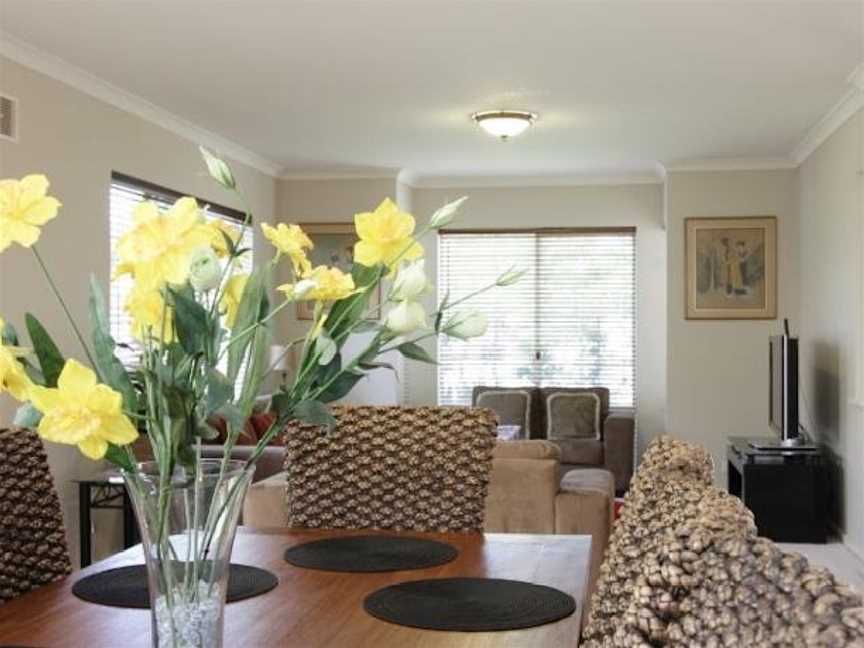 Tea Tree Manor - Perth Holiday Homes, Canning Vale, WA