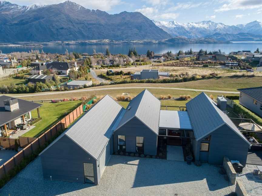 Black Peak View - Sleeps 8 - Lake Views - Spa Pool, Wanaka, New Zealand