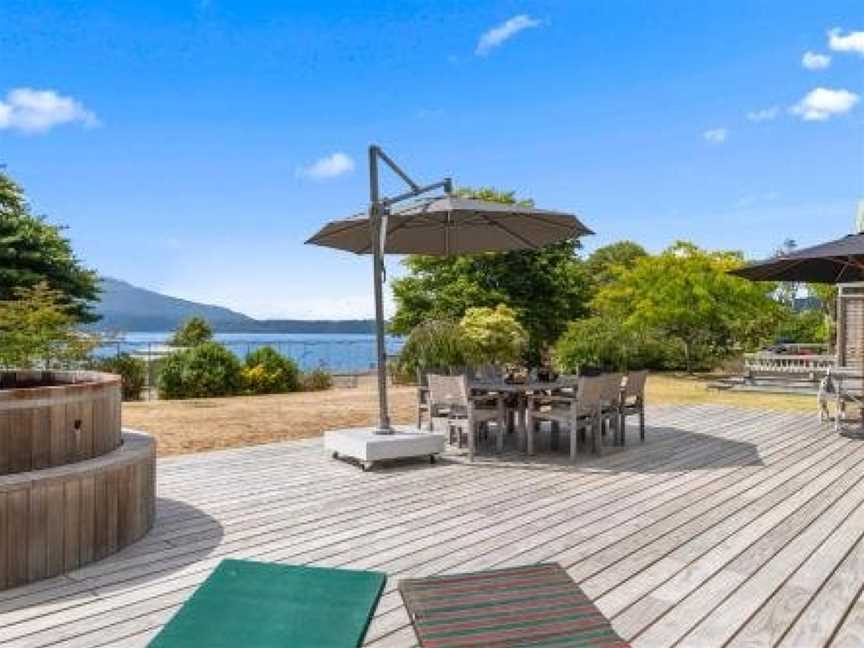 Winstone Cottage - Waterfront Lake Tarawera Holiday Home, Rotorua, New Zealand