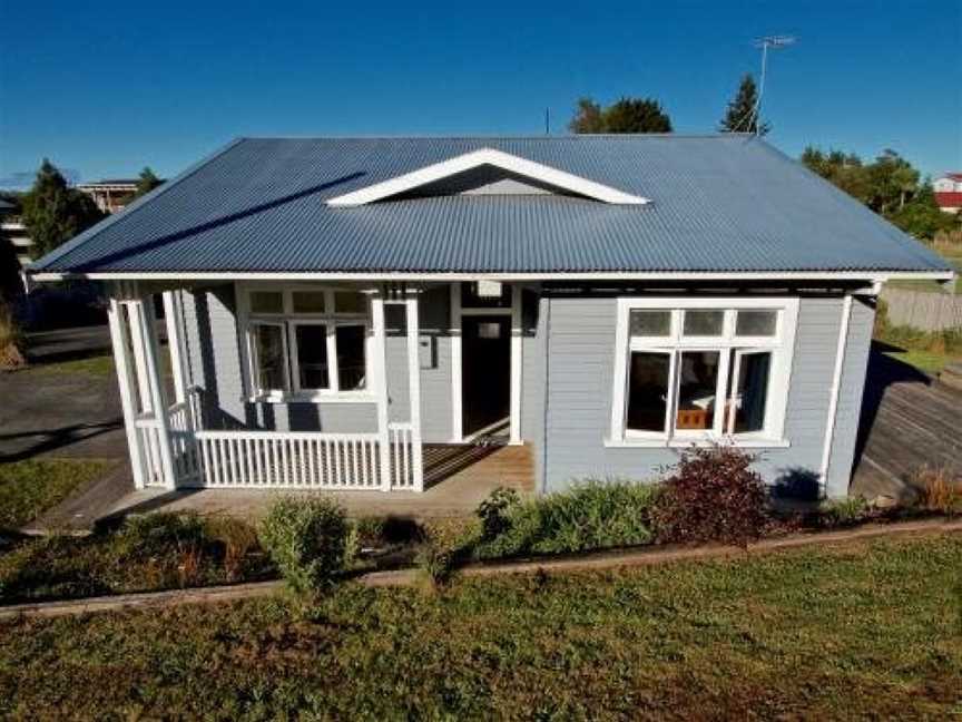 Cole Cottage with Spa - Ohakune Holiday Home, Ohakune, New Zealand