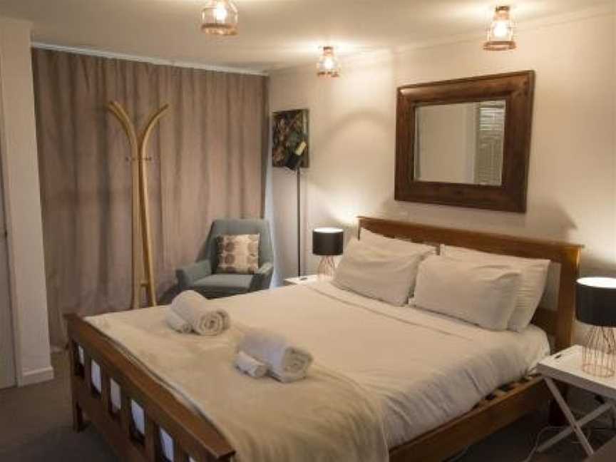 Cosy: shared spa pool and walk to town, Argyle Hill, New Zealand