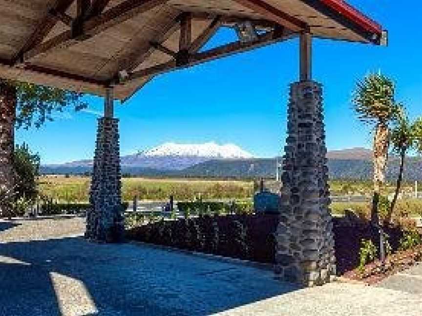 The Park Travellers' Lodge, Tarata, New Zealand