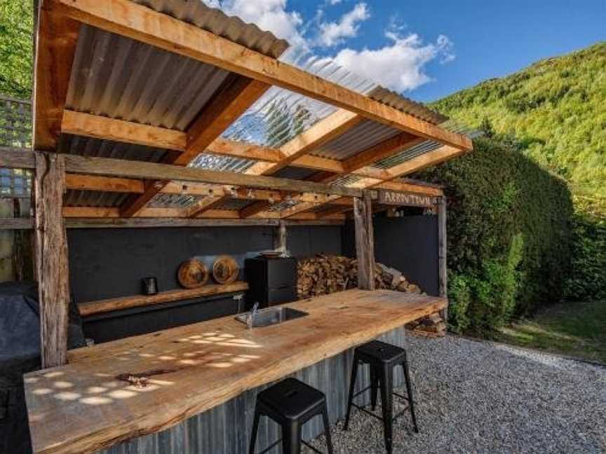 The Hillvue with Spa - Arrowtown Holiday Home, Arrowtown, New Zealand