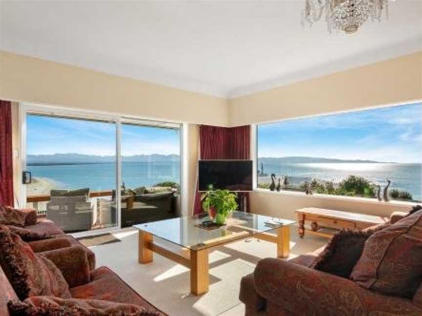 A View with a House - Nelson Holiday Home, Nelson, New Zealand