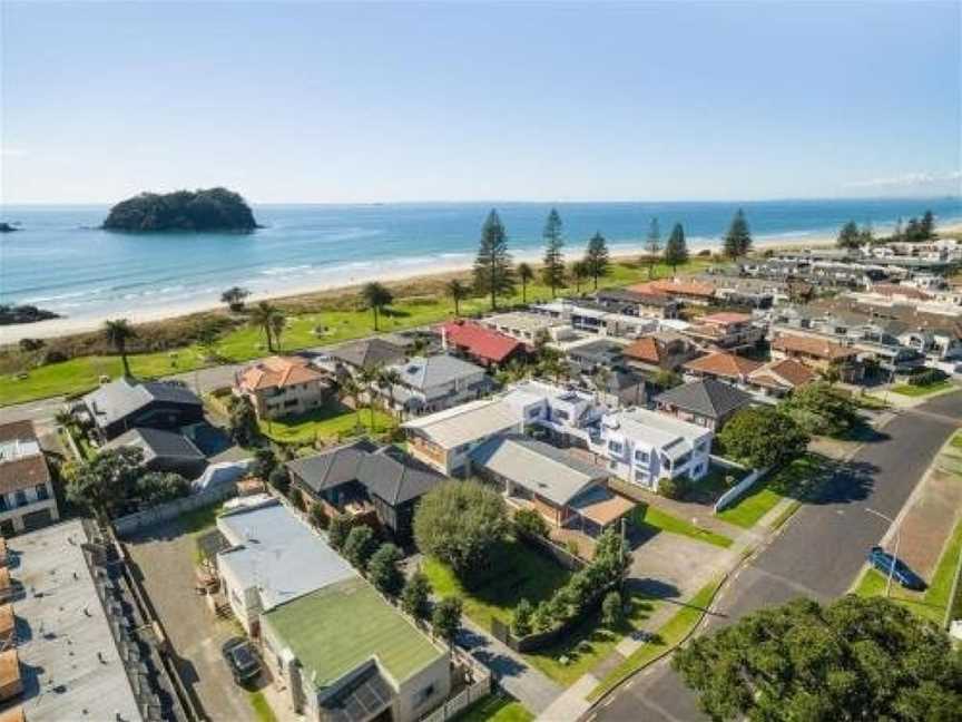 Beach house downtown Mount Maunganui. Sleeps 7., Tauranga (Suburb), New Zealand