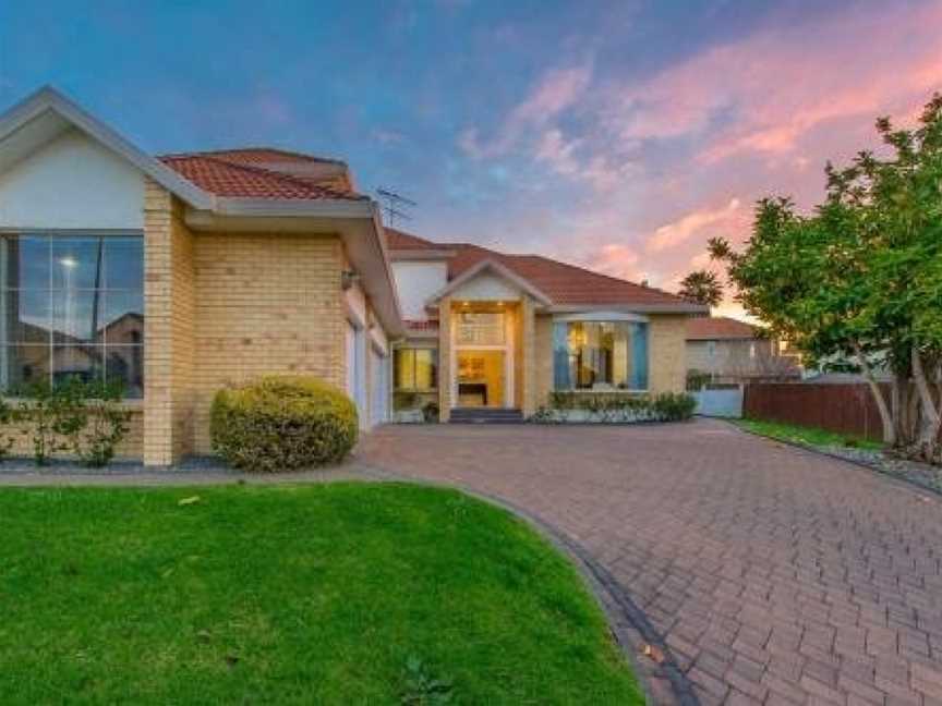 Elegant 6 Bdr Home Sleeps 13 in East Auckland, Eden Terrace, New Zealand