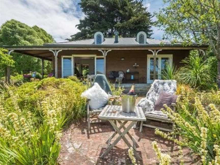 Kahikatea Retreat - Christchurch Holiday Homes, Akaroa, New Zealand