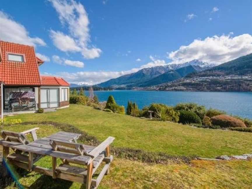 Lakefront Cottage - Queenstown Holiday Unit, Argyle Hill, New Zealand