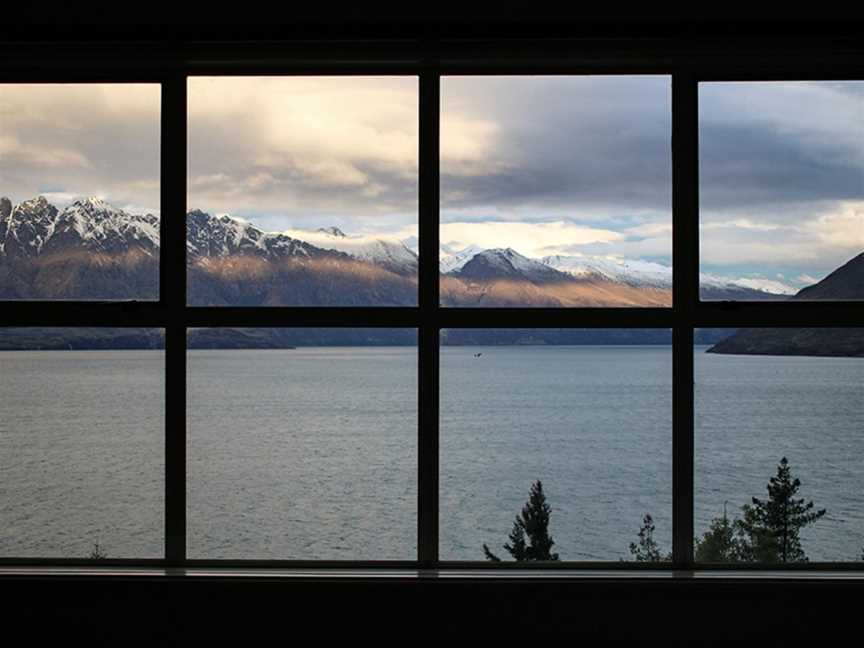 The Perfect Home with Majestic Views of Lake Wakatipu, Queenstown Villa 1025, Argyle Hill, New Zealand