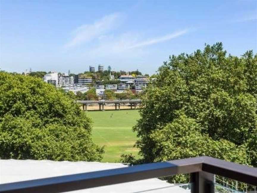 Luxury parkside residence with sunny balcony, Eden Terrace, New Zealand