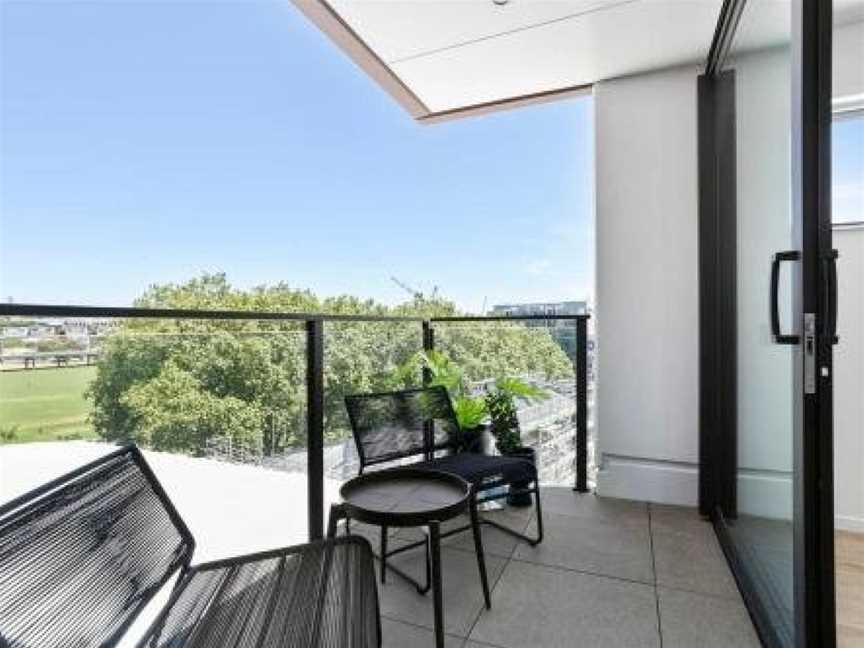 Luxury parkside residence with sunny balcony, Eden Terrace, New Zealand