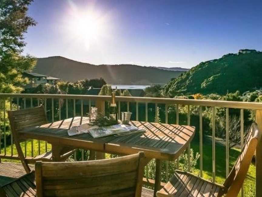 Paradise Escape - Waikawa Holiday Home, Picton, New Zealand