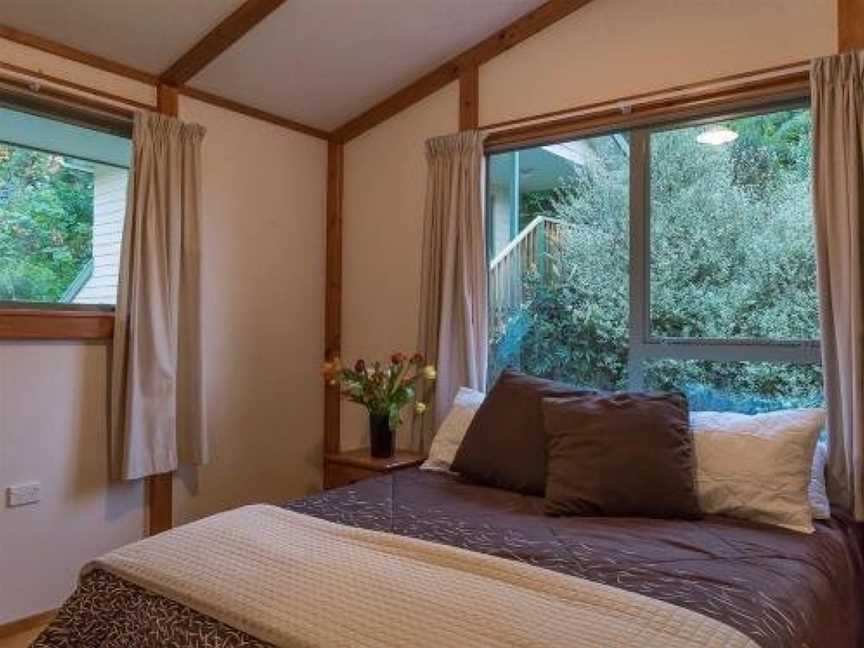 Paradise Escape - Waikawa Holiday Home, Picton, New Zealand