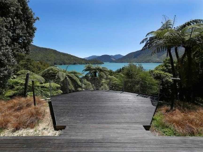 Sacred Rest - Moetapu Bay Holiday Home, New Zealand