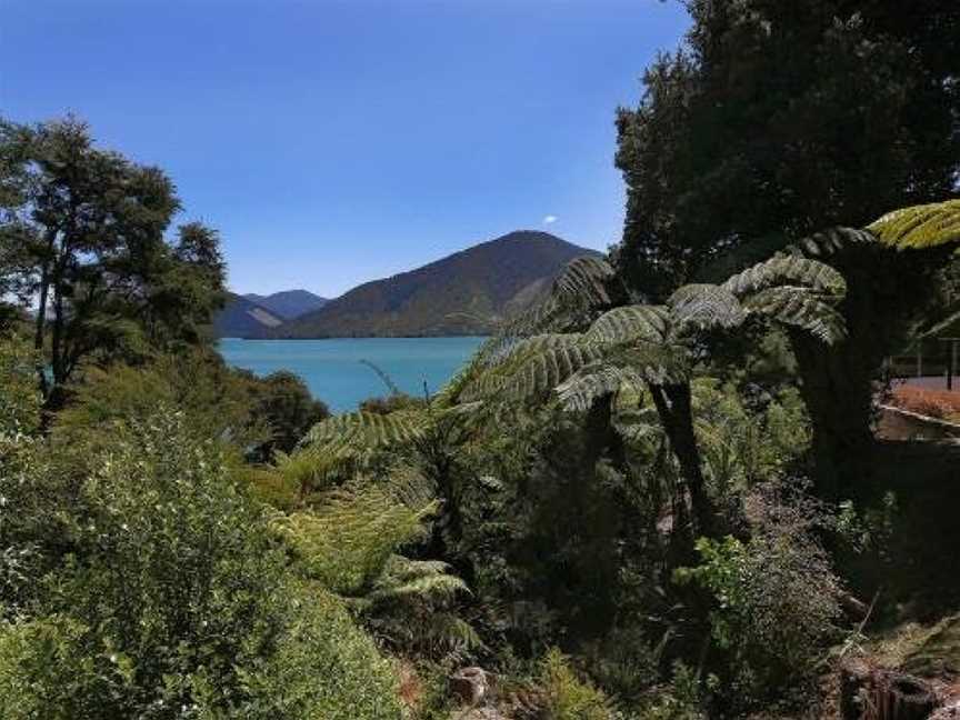 Sacred Rest - Moetapu Bay Holiday Home, New Zealand