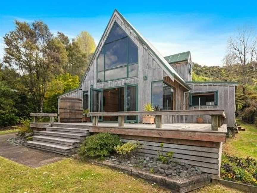 The Lakeview Chalet - Lake Tarawera Holiday Home, Rotorua, New Zealand