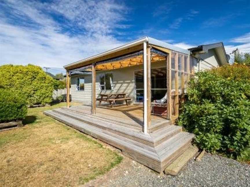 Takahe Cabin - Te Anau Holiday Home, Te Anau, New Zealand