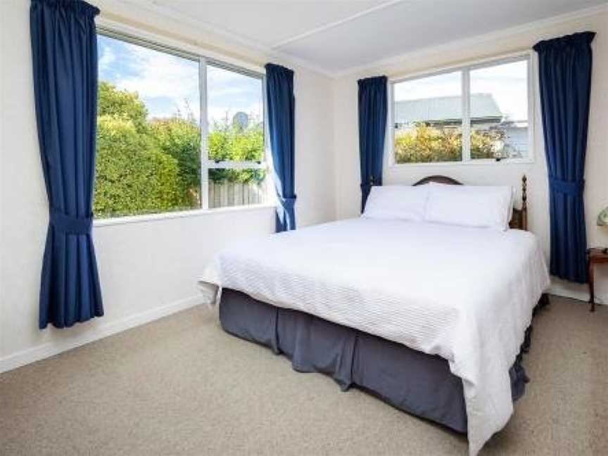 Takahe Cabin - Te Anau Holiday Home, Te Anau, New Zealand