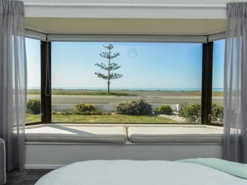 The Esplanade 98 - Westshore Holiday Home, Napier, New Zealand