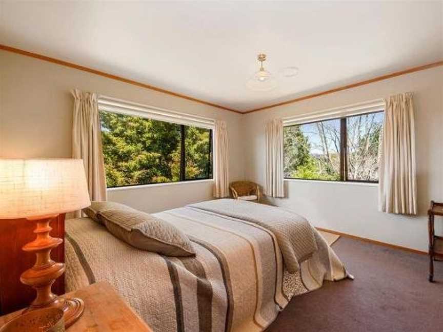 Woodland Grove - Lake Taupo Holiday Home, Taupo, New Zealand