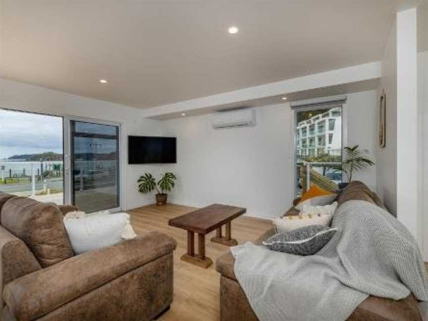 Waterfront Beach House - Paihia Holiday Home, Paihia, New Zealand